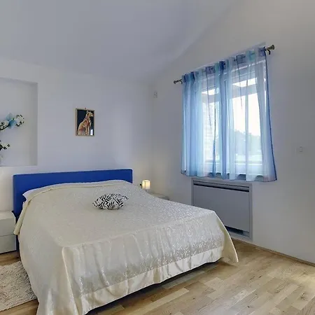 Delle Rondini Vila *