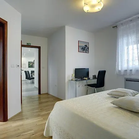 Delle Rondini Vila